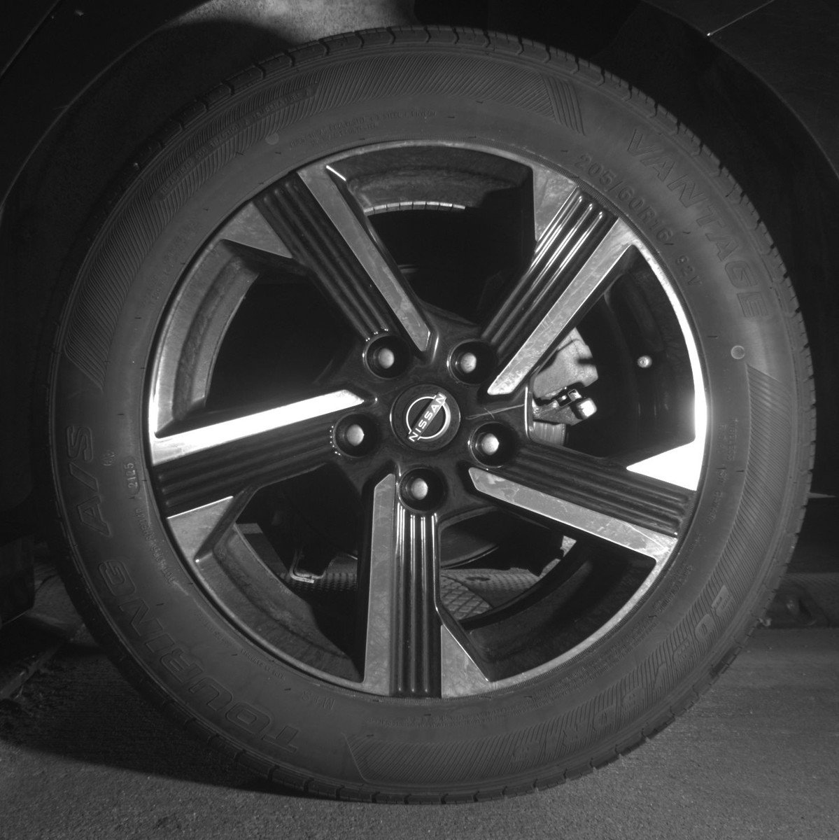 Used 2024 Nissan Sentra SV FWD image 14