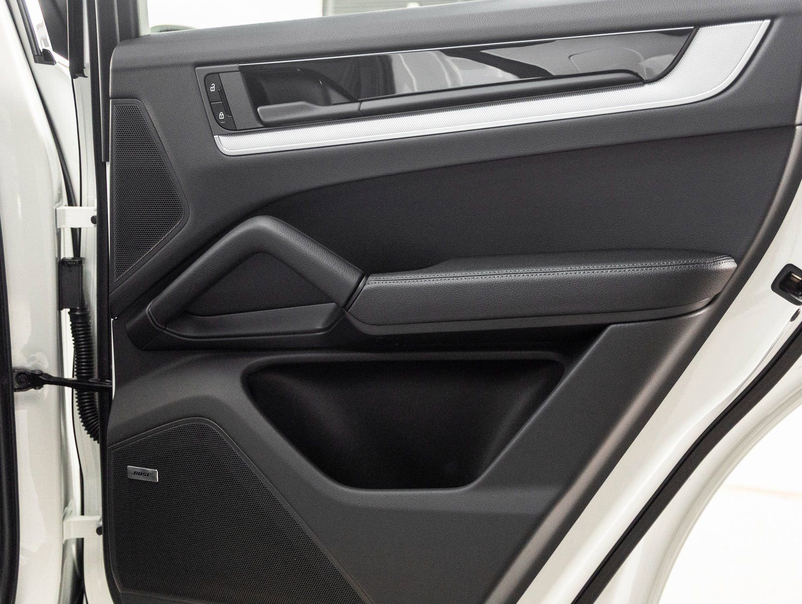 Certified 2025 Porsche Cayenne Coupe image 35