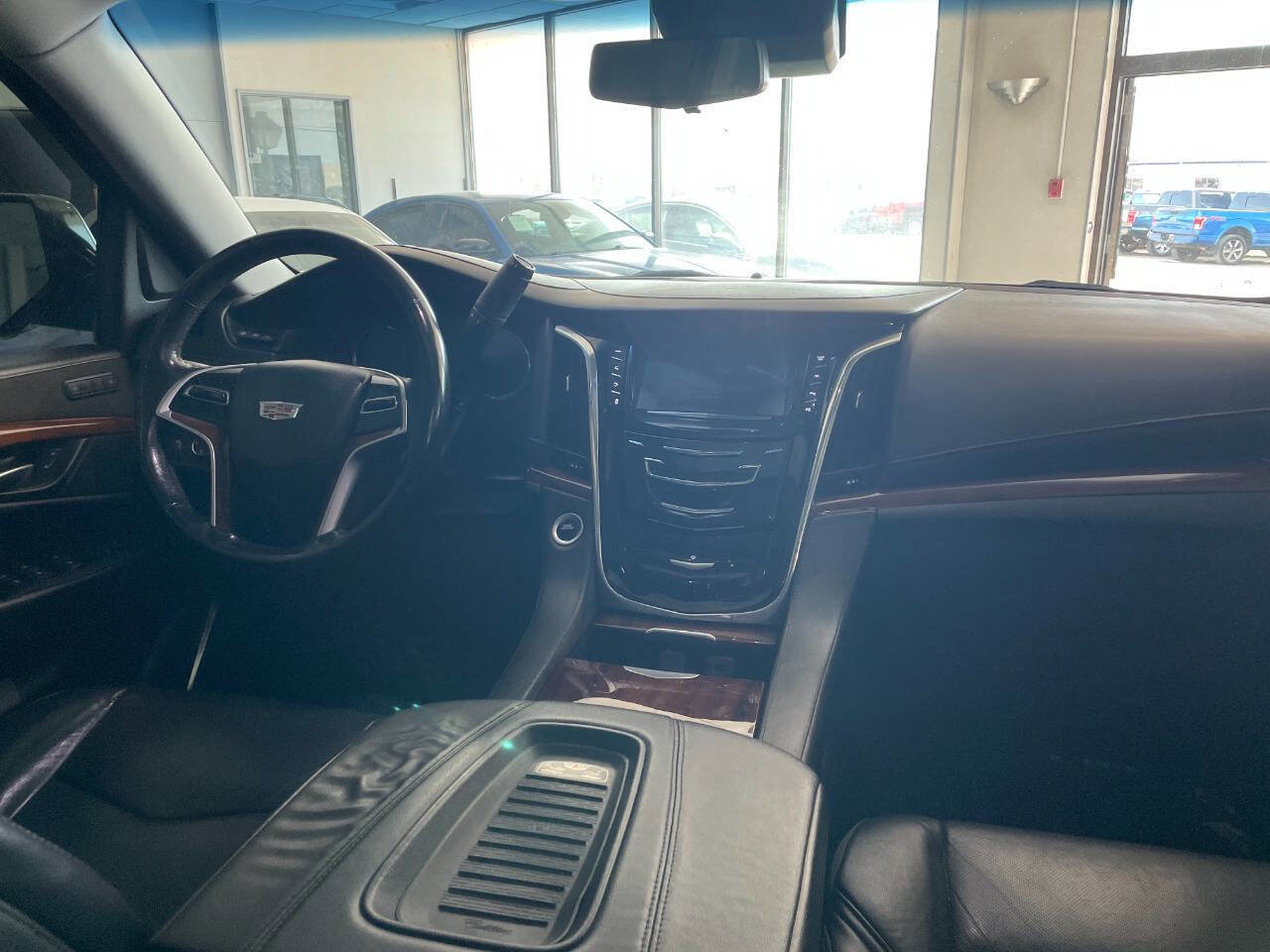 Used 2018 Cadillac Escalade ESV Luxury AWD/4WD image 29