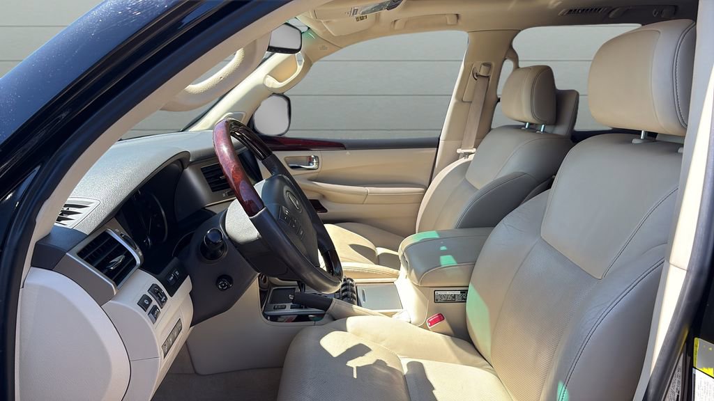 Used 2015 Lexus LX 570 4WD w/ Luxury Package image 10