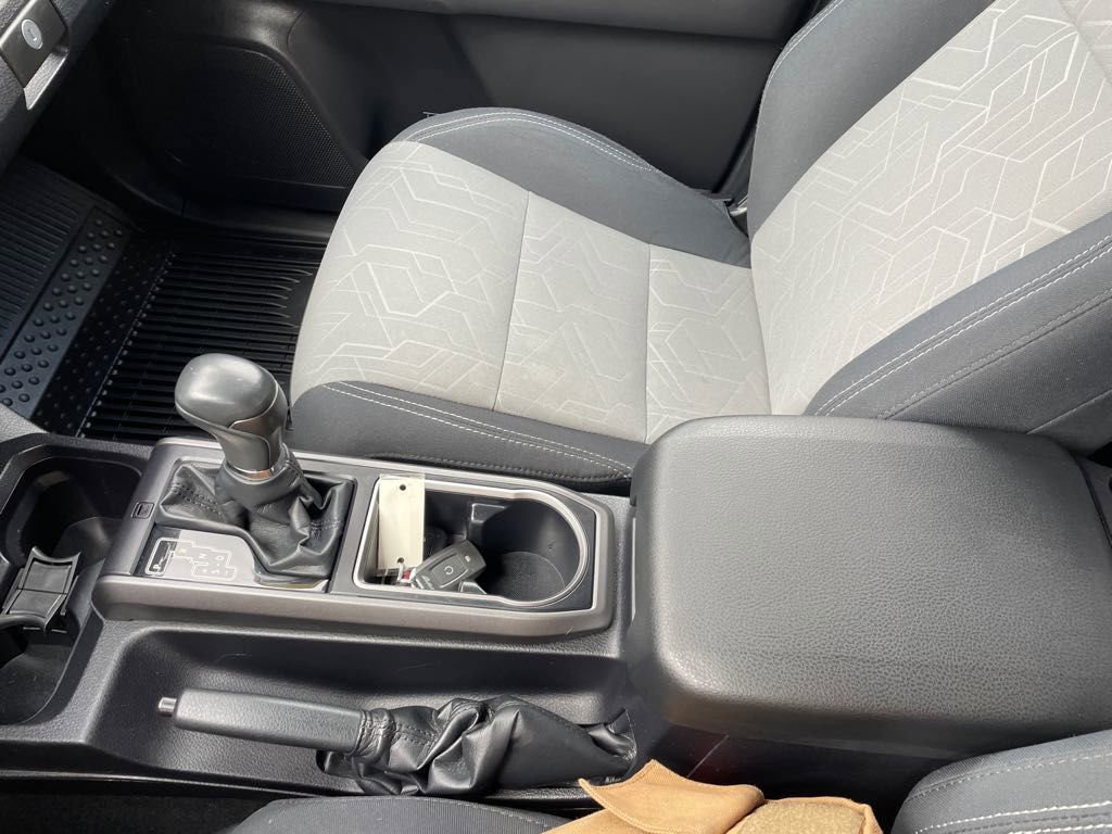 Used 2022 Toyota Tacoma TRD Sport w/ Technology Package image 7