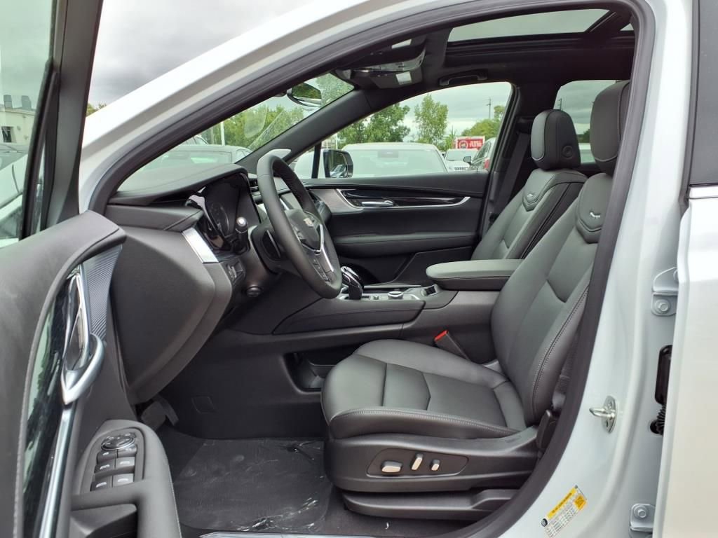New 2025 Cadillac XT5 Premium Luxury w/ LPO, Floor Liner Package image 14