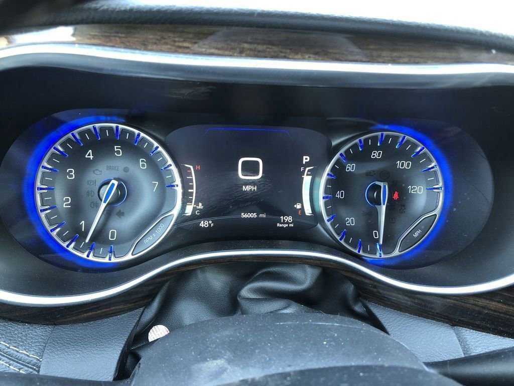 Used 2023 Chrysler Pacifica Limited FWD image 26