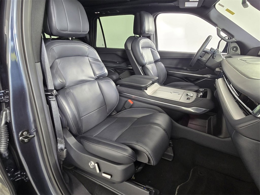 Used 2025 Lincoln Navigator L Reserve w/ Jet Appearance Package image 20