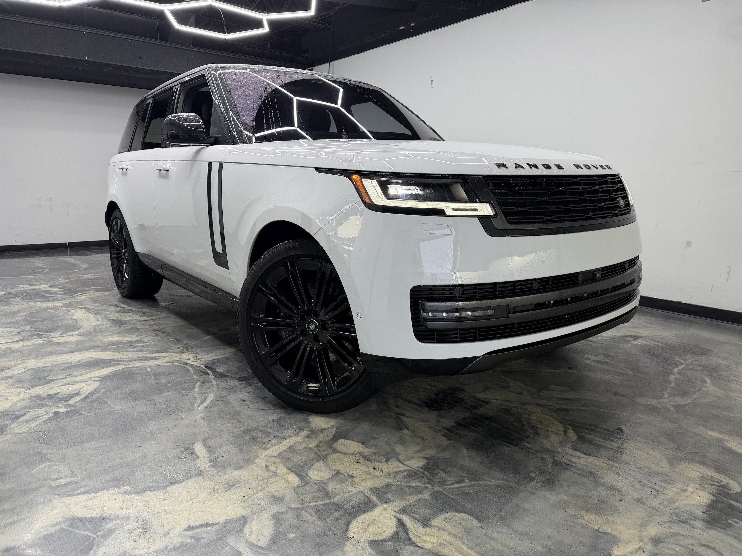 Used 2023 Land Rover Range Rover SE AWD/4WD image 4