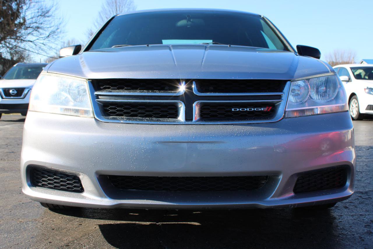 Used 2014 Dodge Avenger SE image 2