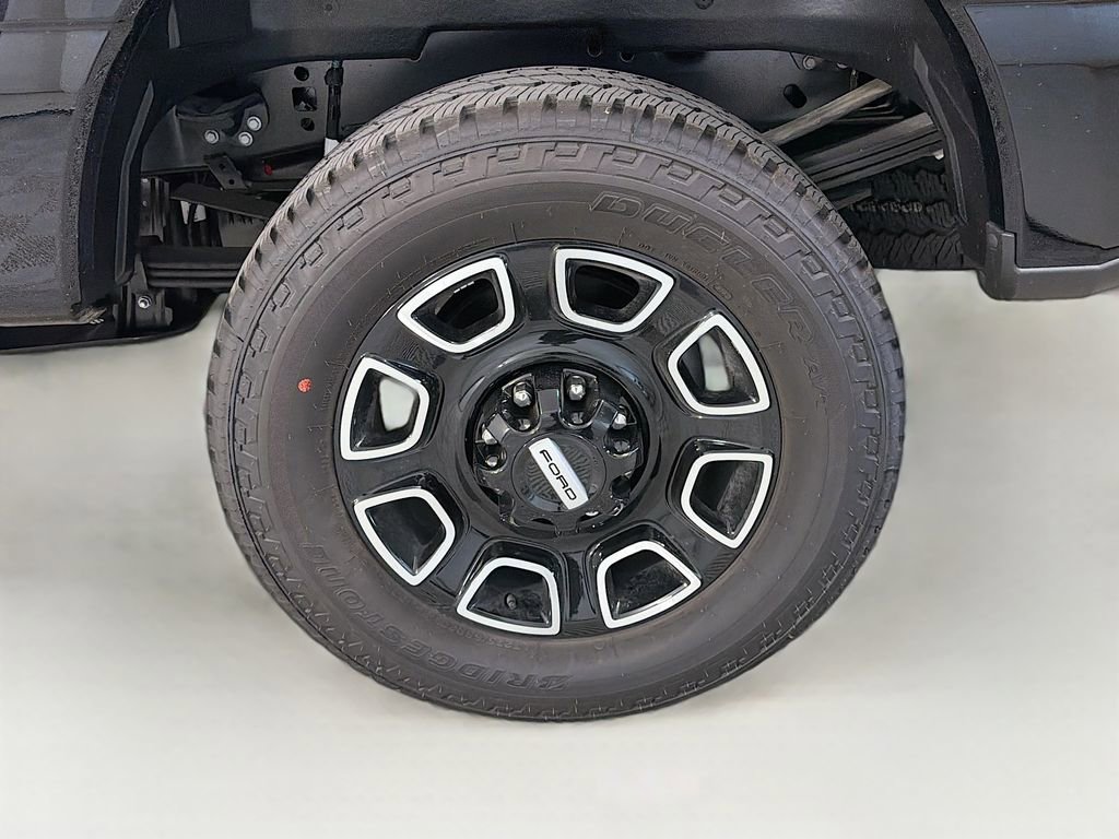 New 2025 Ford F350 Platinum w/ FX4 Off-Road Package image 32