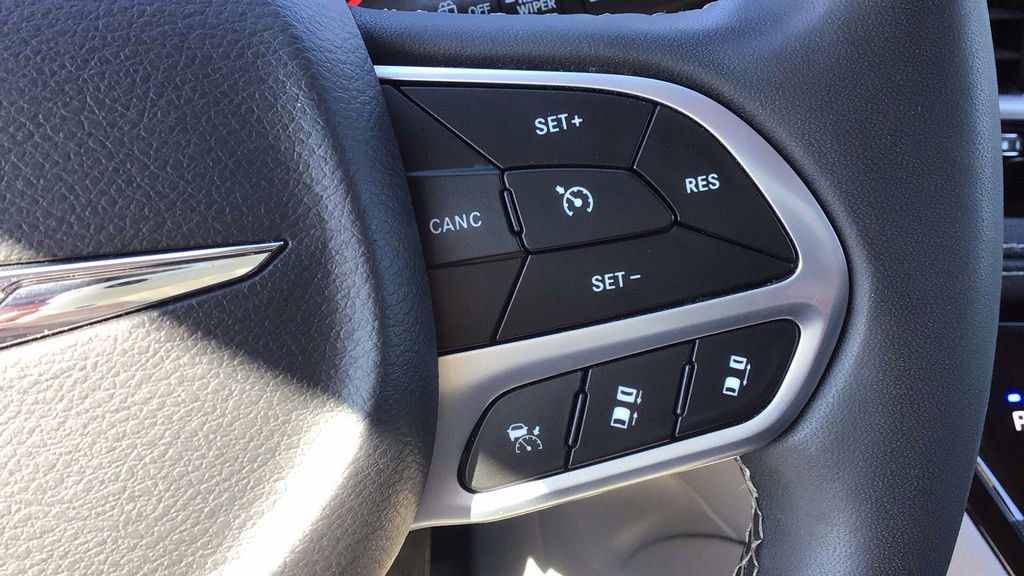 Used 2023 Chrysler Pacifica Limited image 26