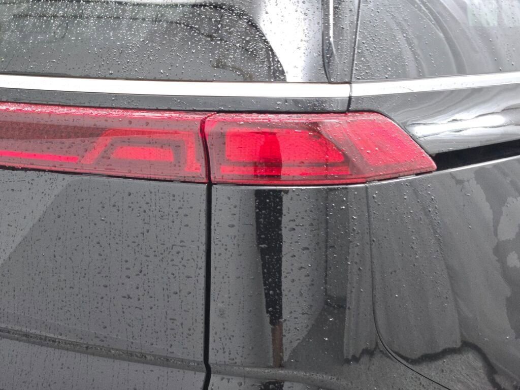 Used 2024 Kia Carnival EX image 13