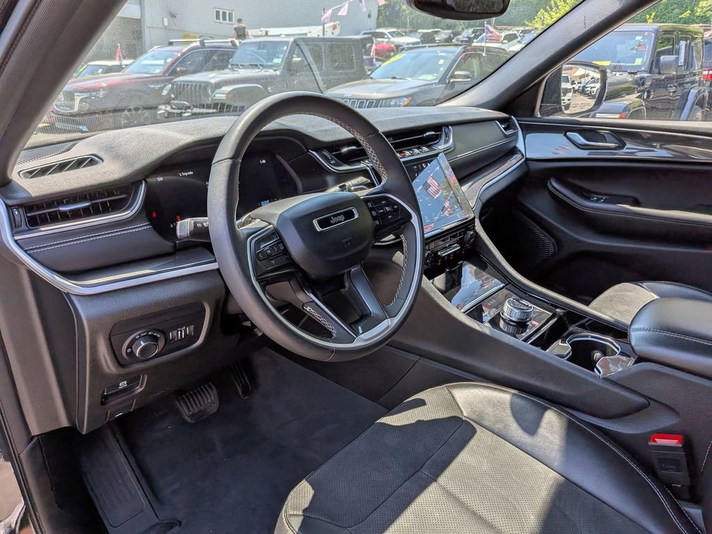 Used 2023 Jeep Grand Cherokee Altitude AWD/4WD image 13