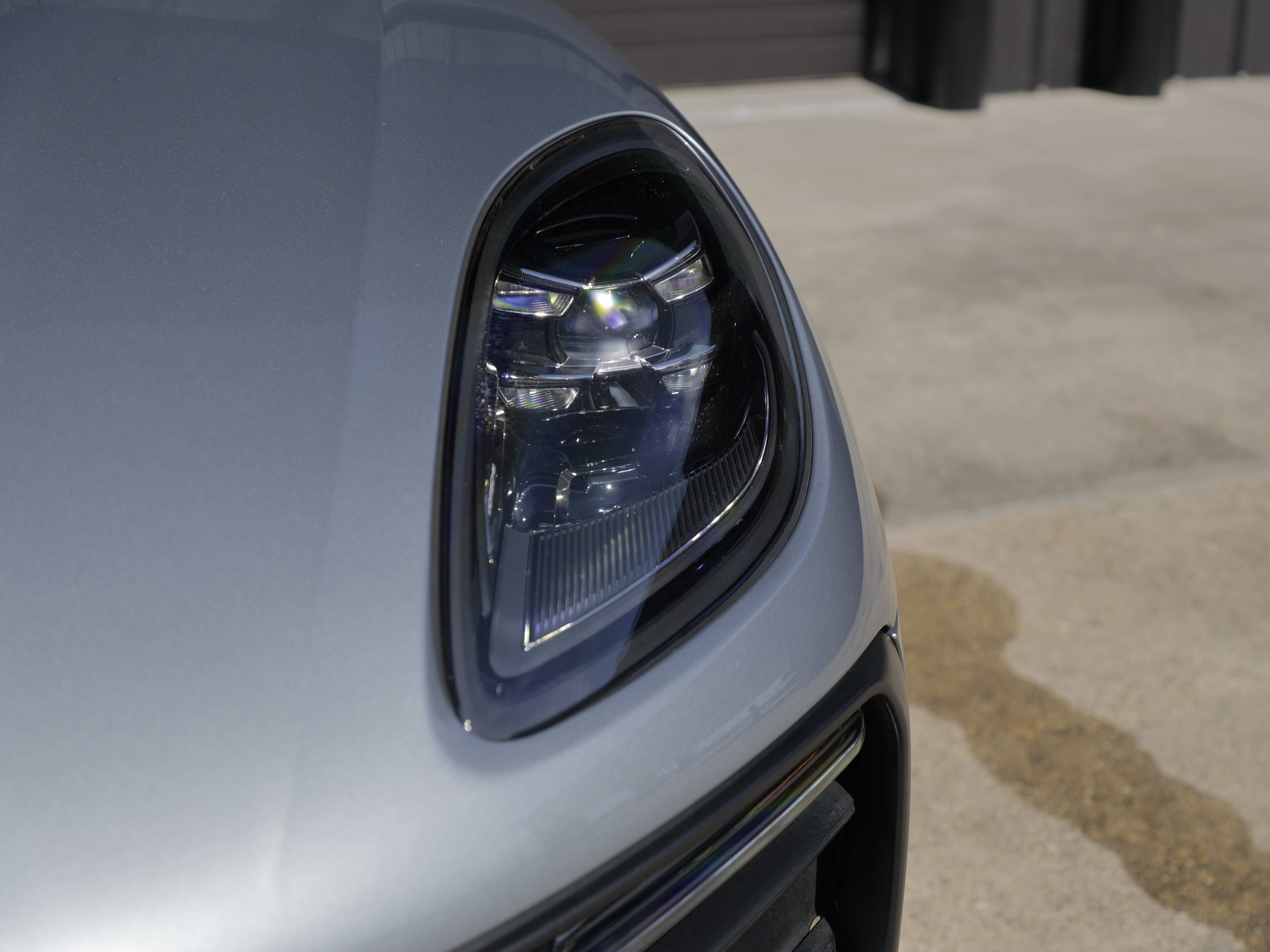 Certified 2023 Porsche Macan Turbo AWD/4WD image 35