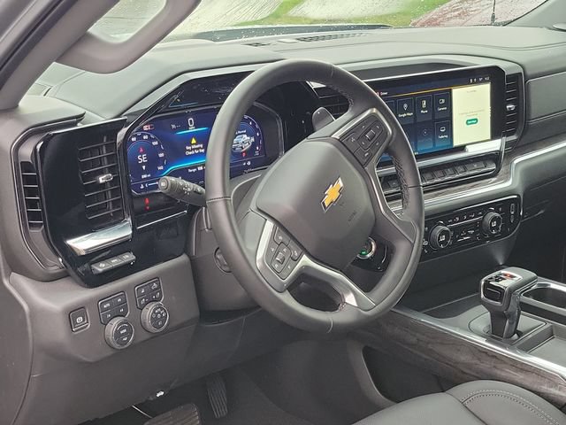 Used 2025 Chevrolet Silverado 1500 LTZ AWD/4WD image 11