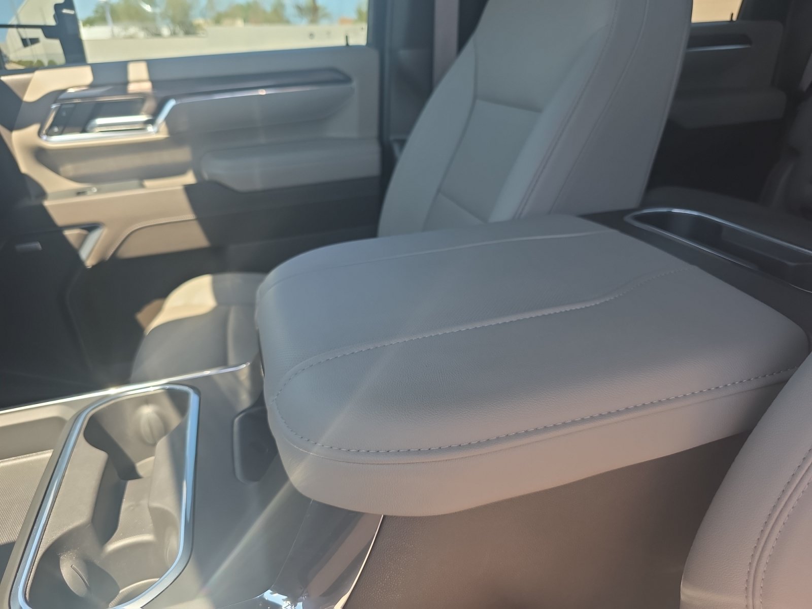 Used 2024 Chevrolet Silverado 2500 LTZ w/ LTZ Convenience Package AWD/4WD image 15