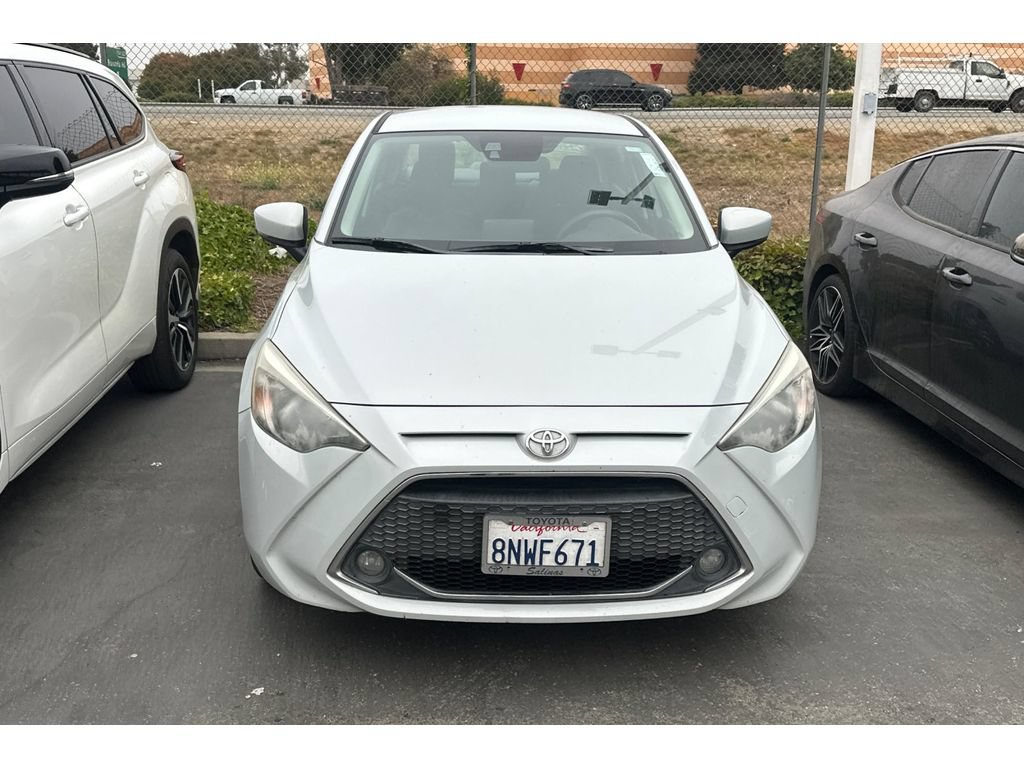 Used 2019 Toyota Yaris LE FWD image 3