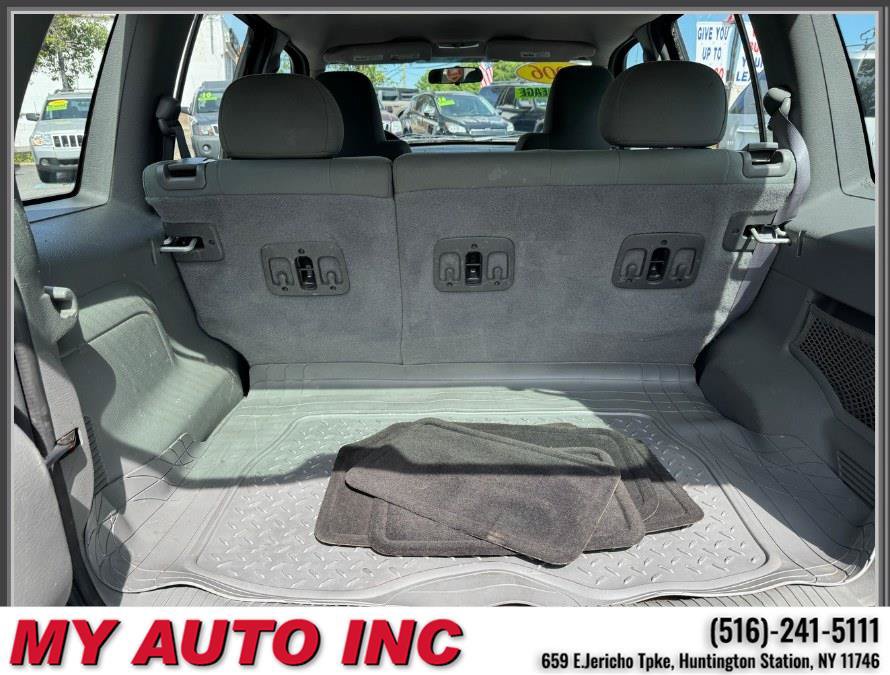 Used 2006 Jeep Liberty Sport w/ Off Road Group AWD/4WD image 28