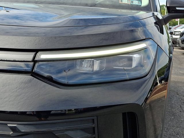Certified 2025 Volkswagen Tiguan S w/ 18" Wheel Package AWD/4WD image 12