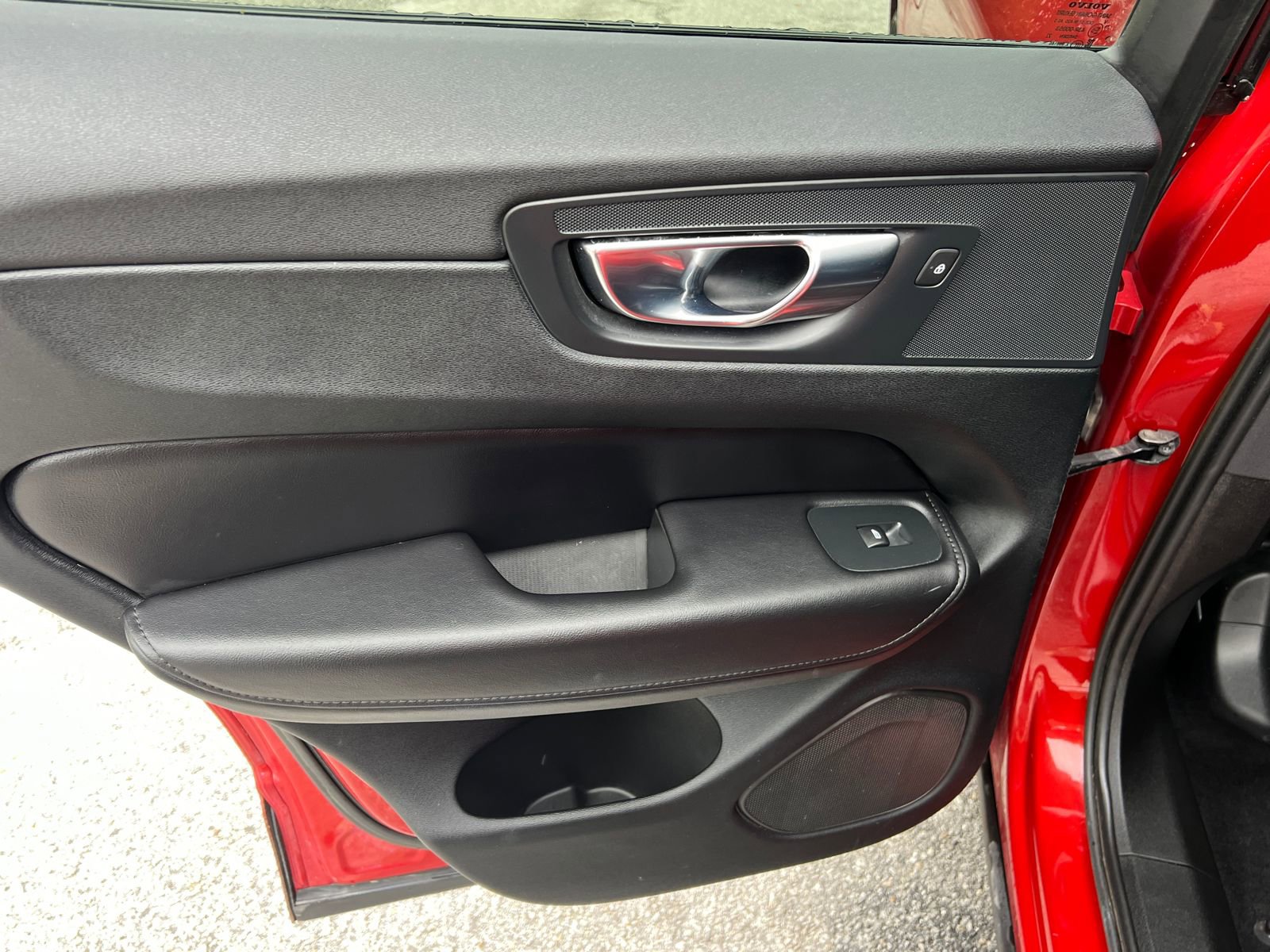 Used 2023 Volvo XC60 T8 Plus image 22