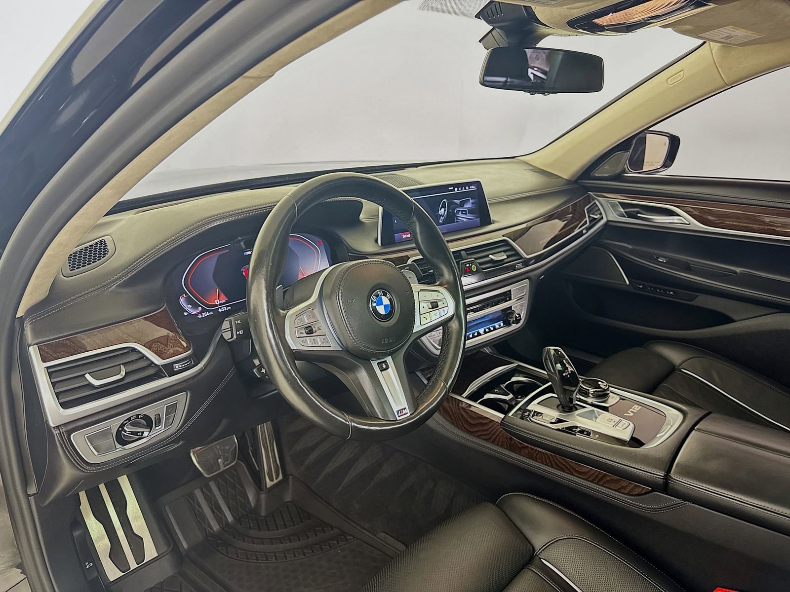 Used 2020 BMW M760i xDrive w/ Luxury Rear Seating Package image 10