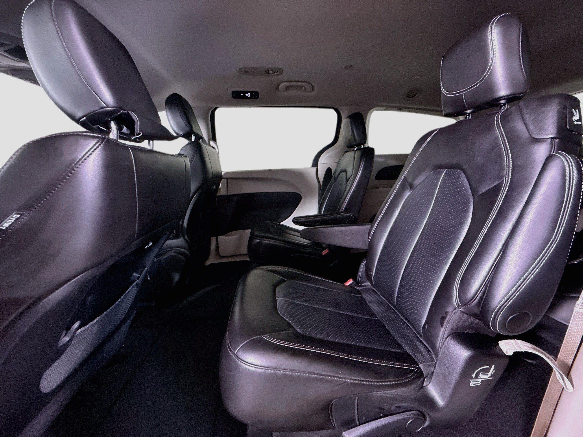 Used 2023 Chrysler Pacifica Touring-L FWD image 25