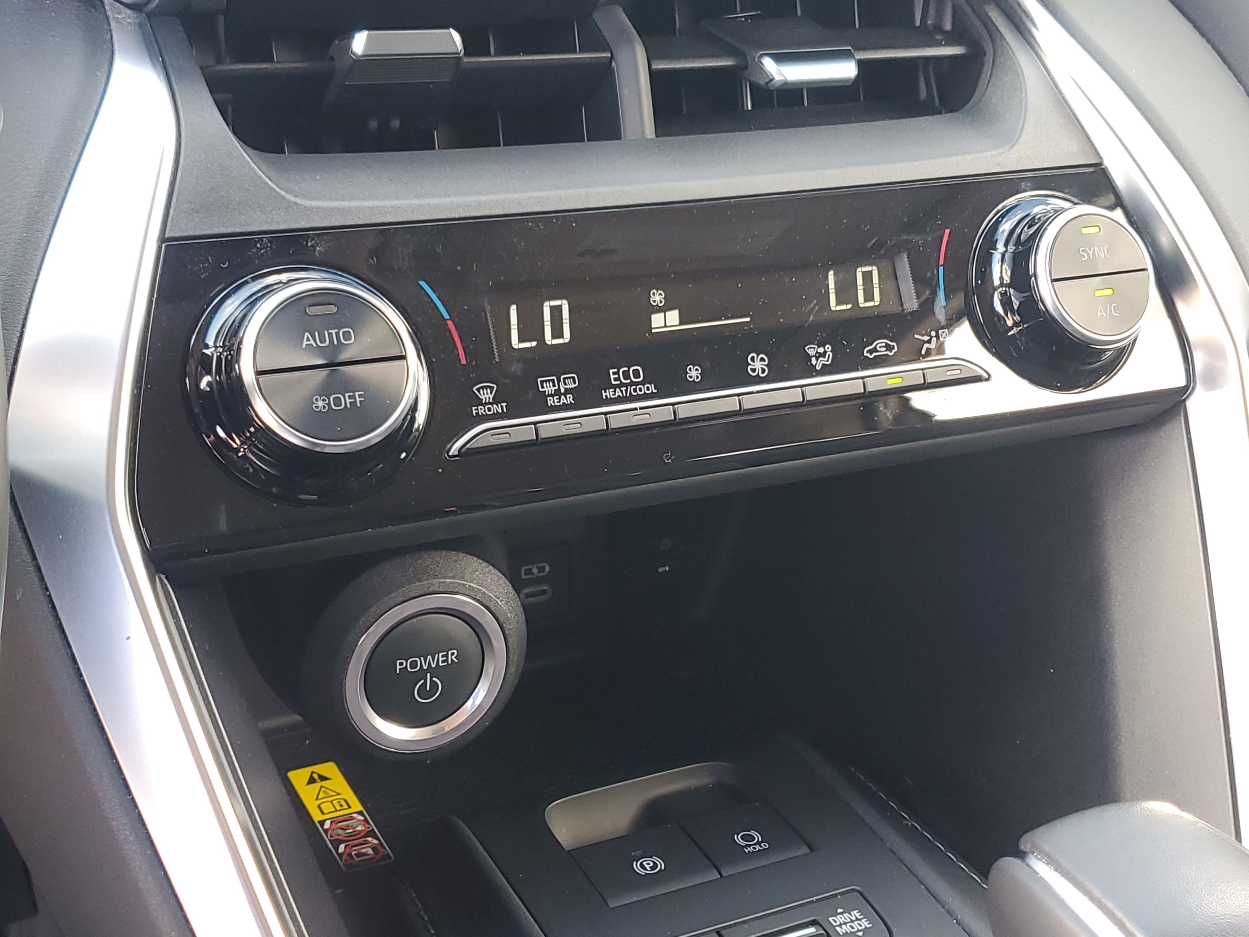 Used 2024 Toyota Venza LE image 25