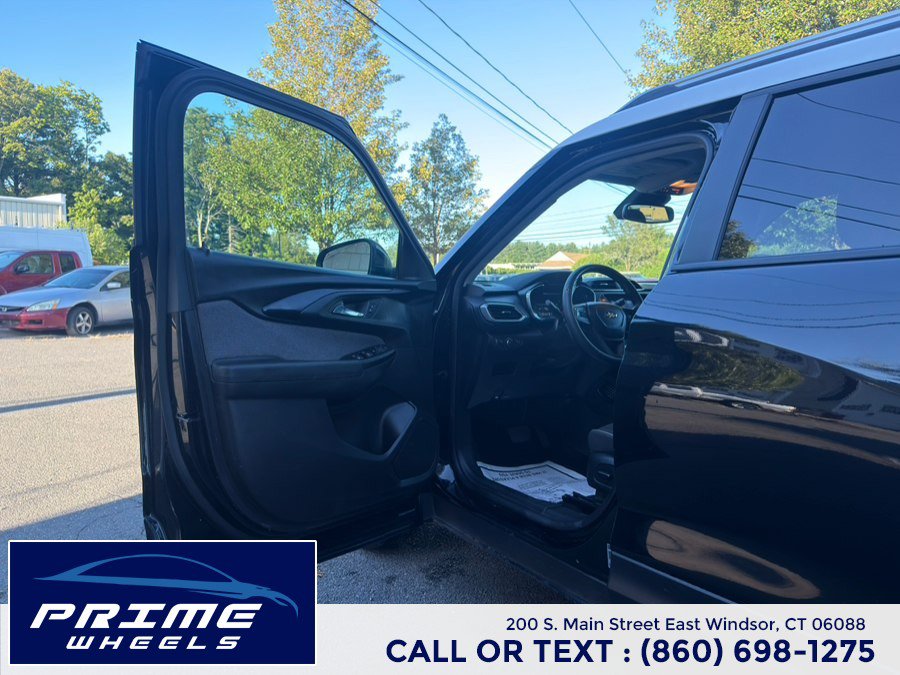 Used 2023 Chevrolet TrailBlazer LT w/ Convenience Package AWD/4WD image 9