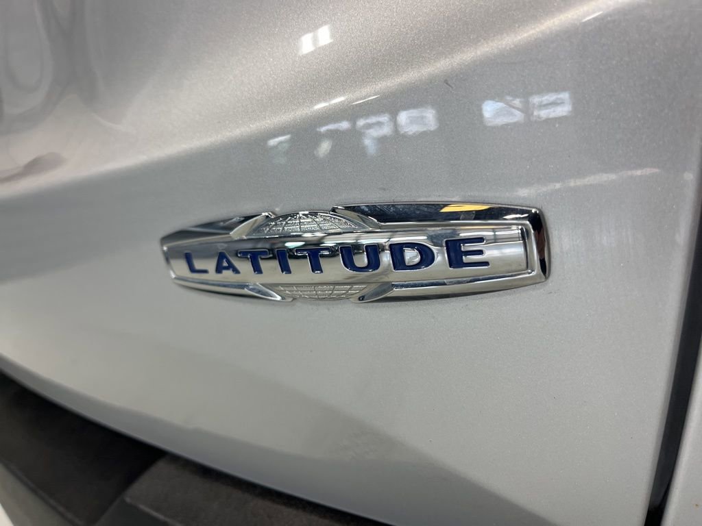 Used 2019 Jeep Renegade Latitude w/ Cold Weather Group image 37