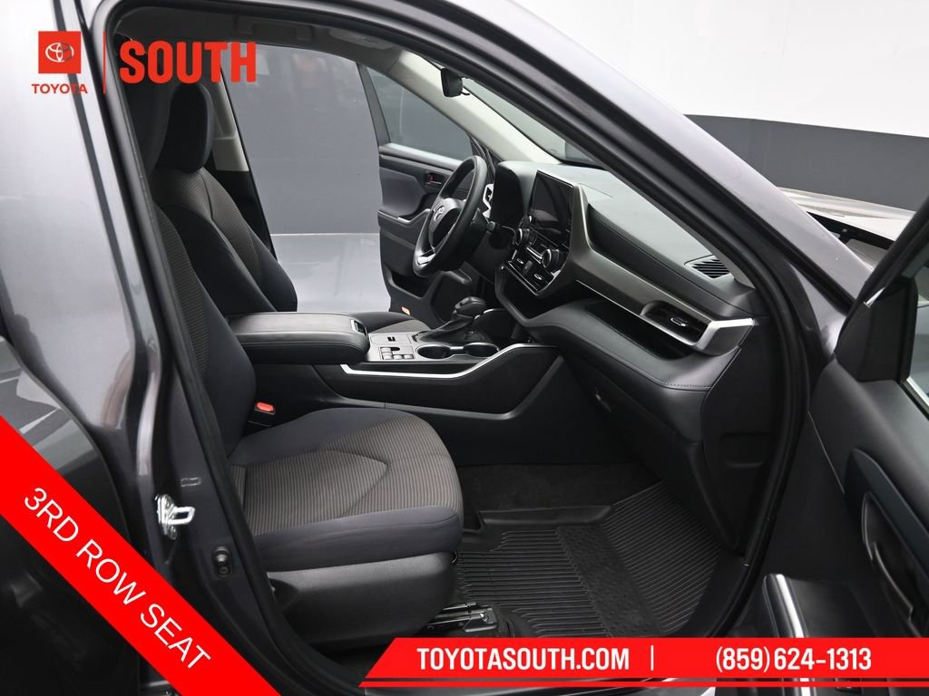 Used 2023 Toyota Highlander L FWD image 33