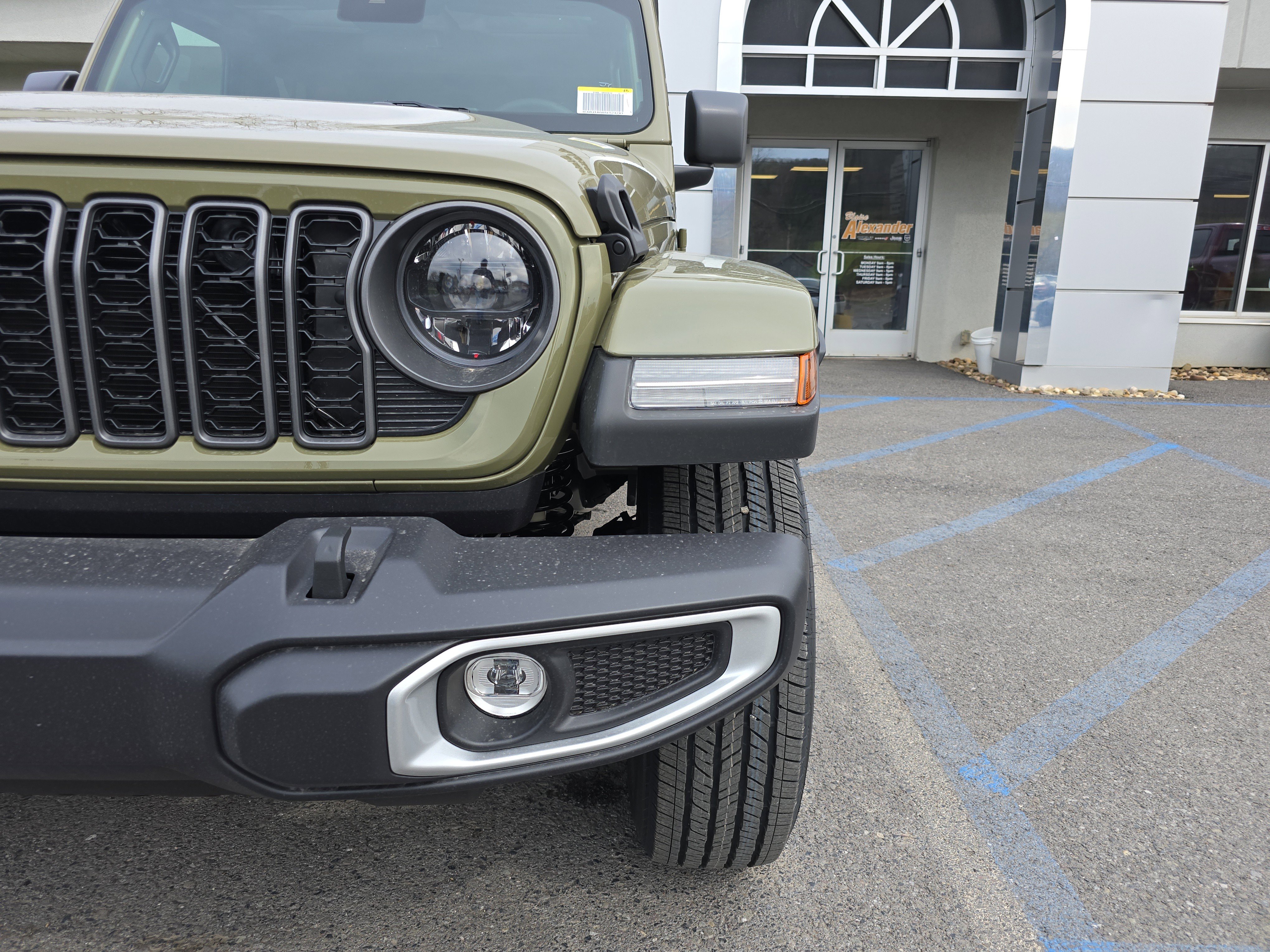 New 2025 Jeep Gladiator Sport w/ Premium Package image 10