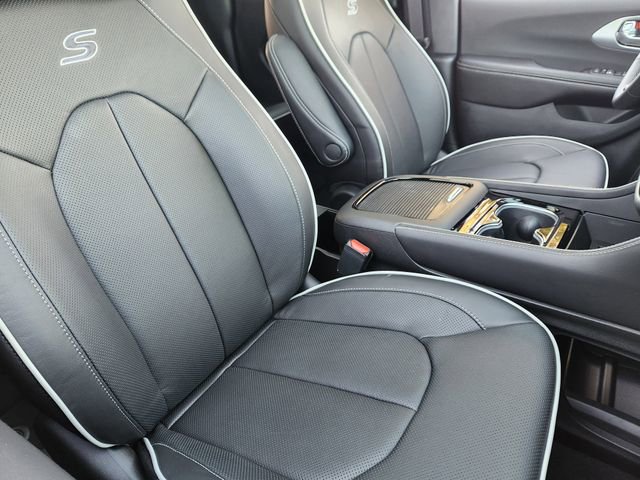 New 2026 Chrysler Pacifica Limited w/ S Appearance Package FWD image 9