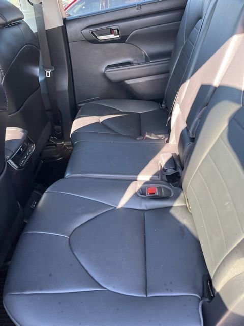 Used 2023 Toyota Highlander XLE image 11