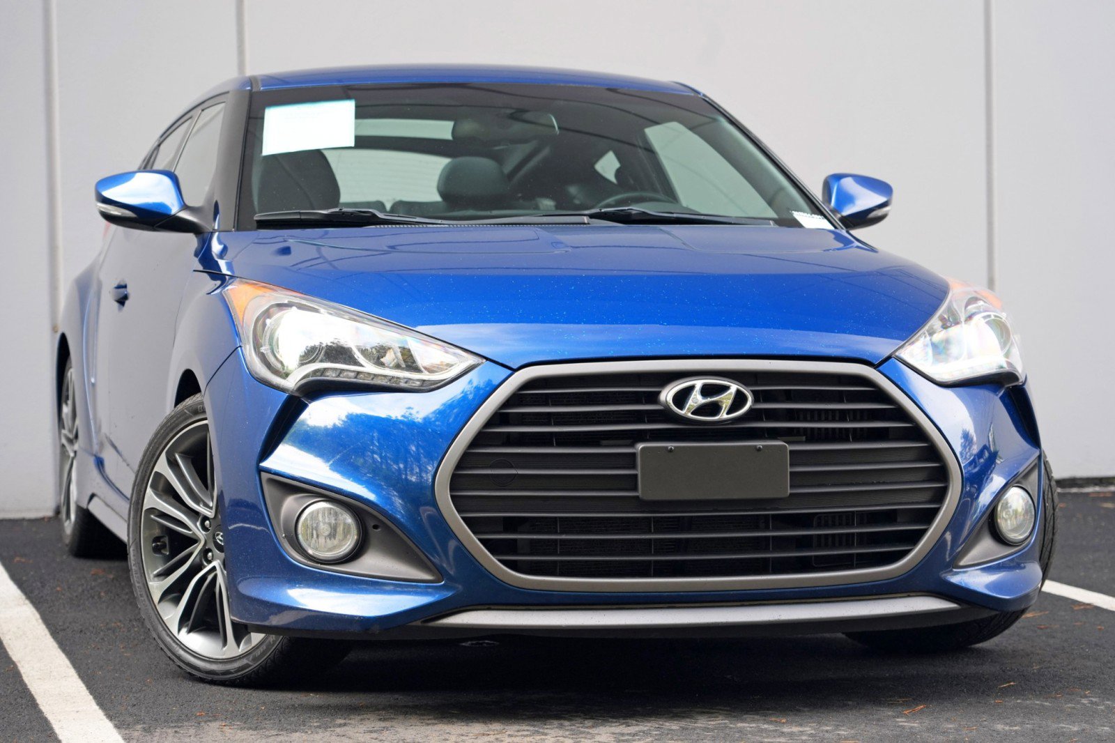 Used 2016 Hyundai Veloster Turbo FWD image 2