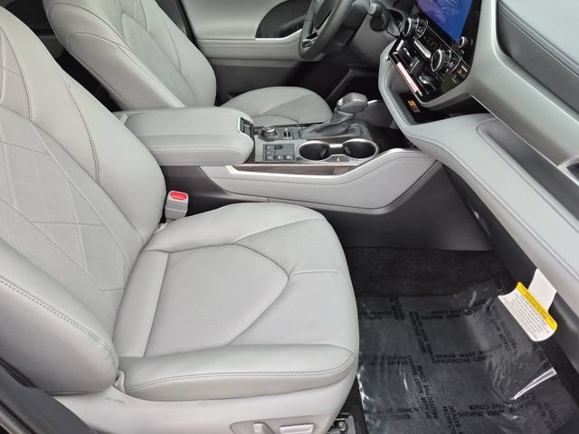 Certified 2026 Toyota Highlander Platinum AWD/4WD image 33