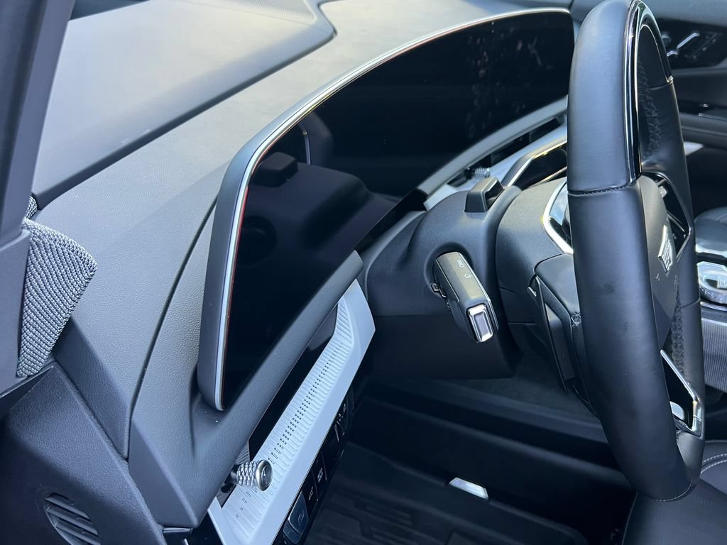 Certified 2025 Cadillac Optiq Sport 2 w/ LPO, Floor Liner Package AWD/4WD image 22