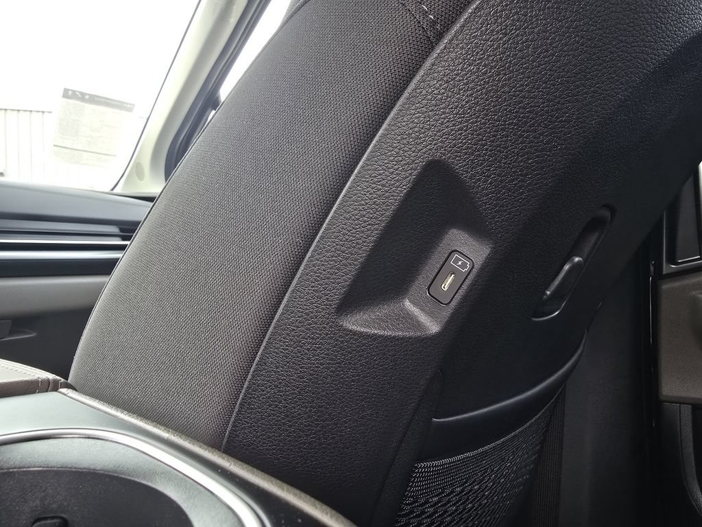 Used 2026 Kia Carnival LX FWD image 23