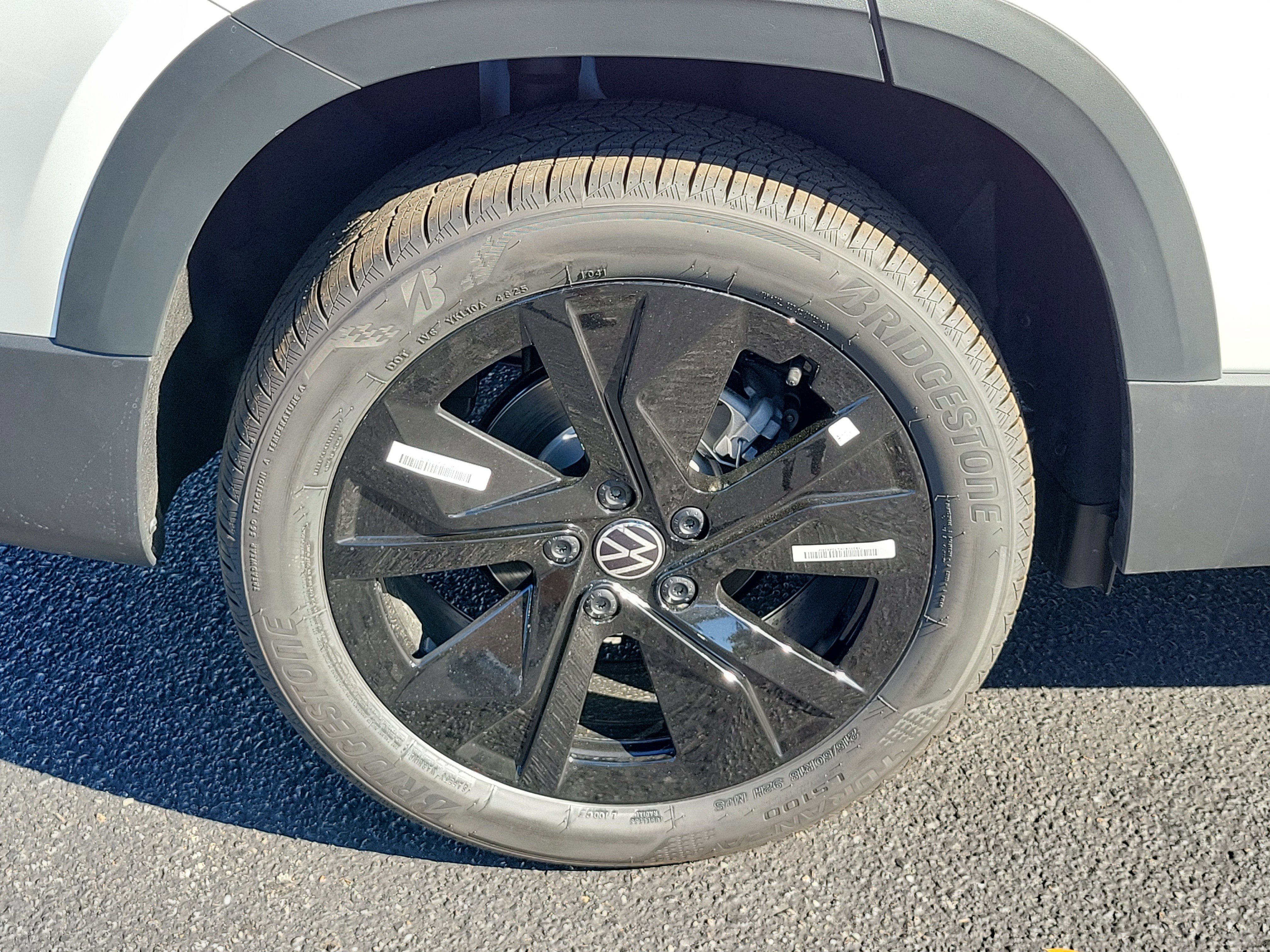 New 2026 Volkswagen Taos SE FWD image 36