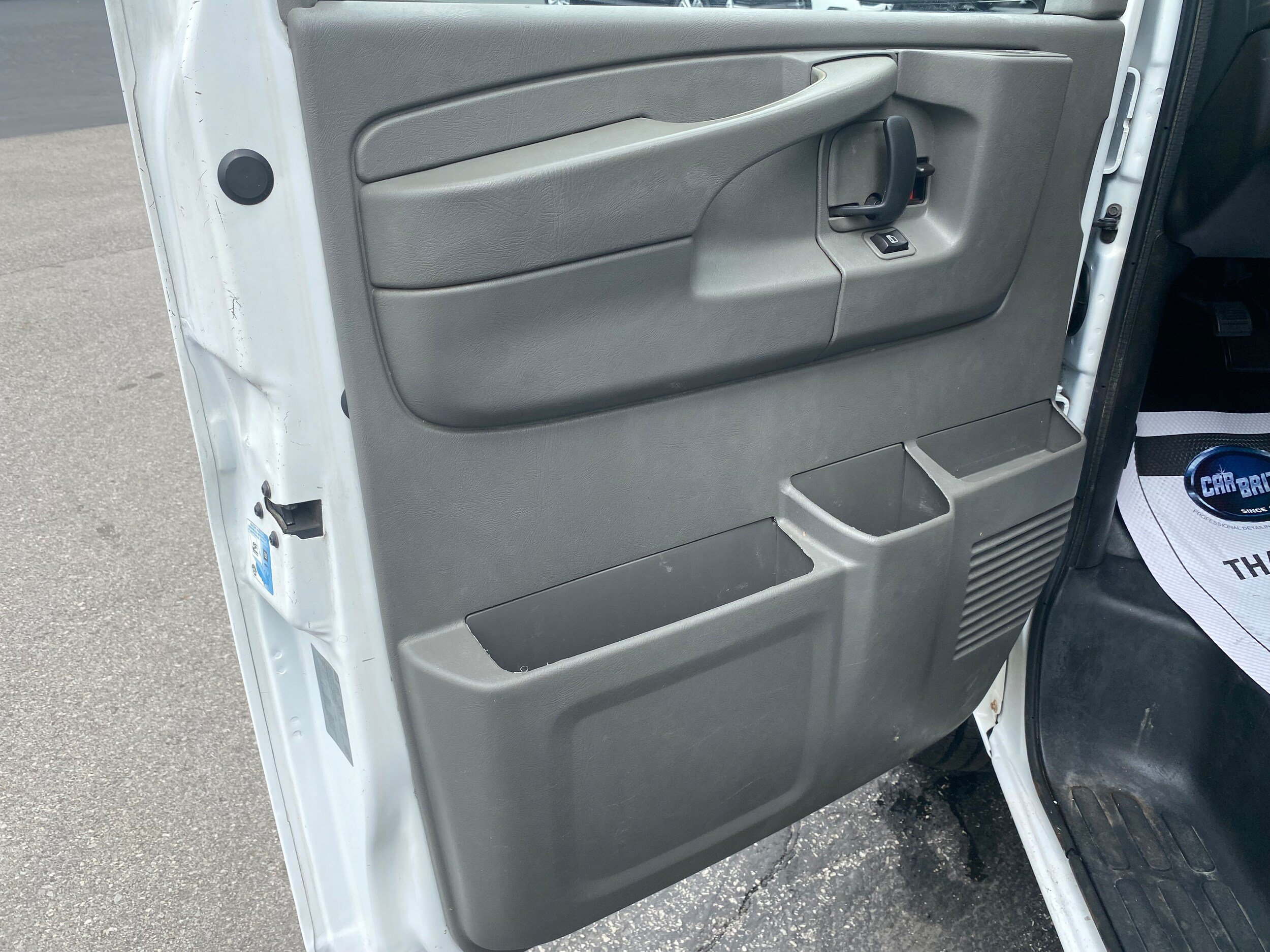Used 2013 Chevrolet Express 2500 RWD image 9
