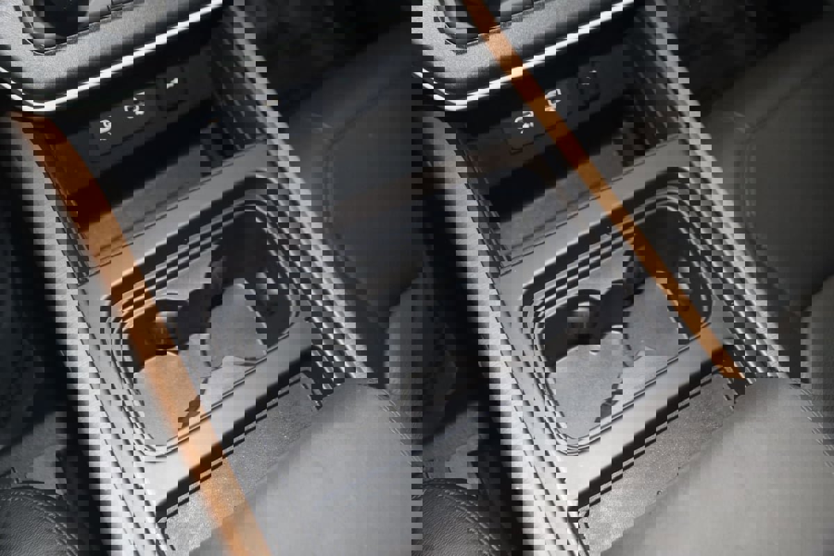 Used 2022 Land Rover Defender 110 SE image 29