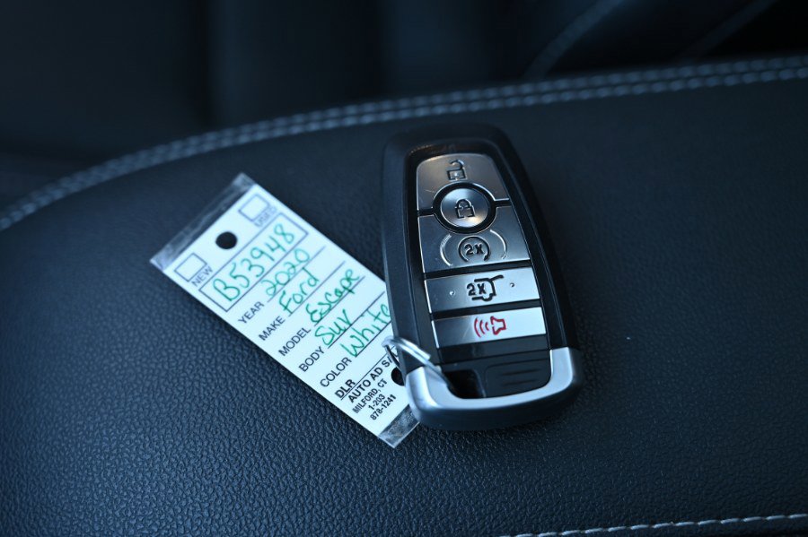 Used 2020 Ford Escape Titanium image 37