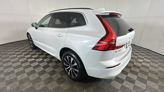 Used 2023 Volvo XC60 B5 Core w/ Climate Package AWD/4WD image 4