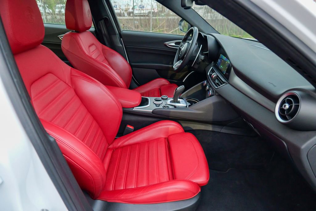 Used 2023 Alfa Romeo Giulia Veloce AWD/4WD image 36