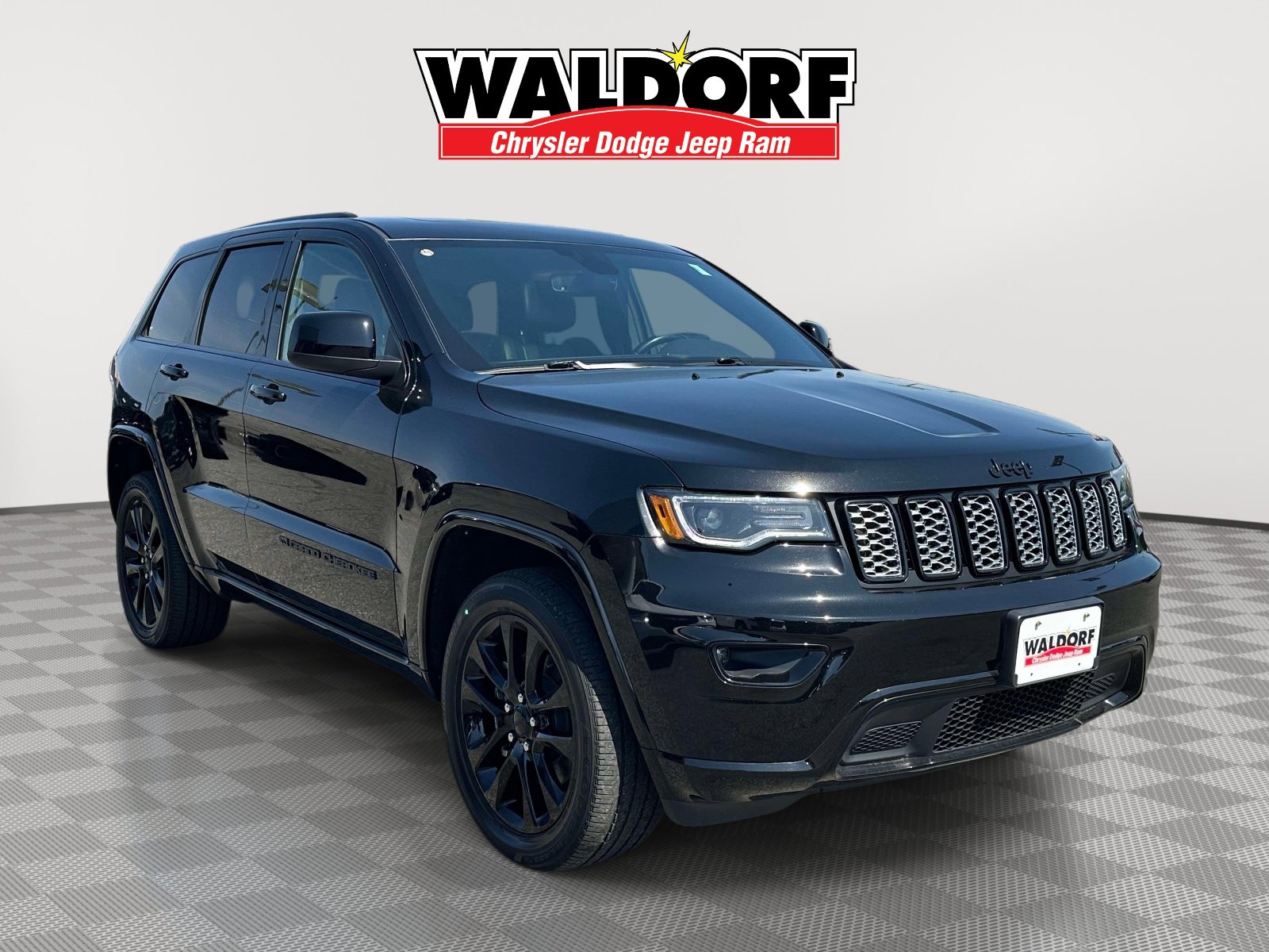 Used 2022 Jeep Grand Cherokee Laredo X image 1