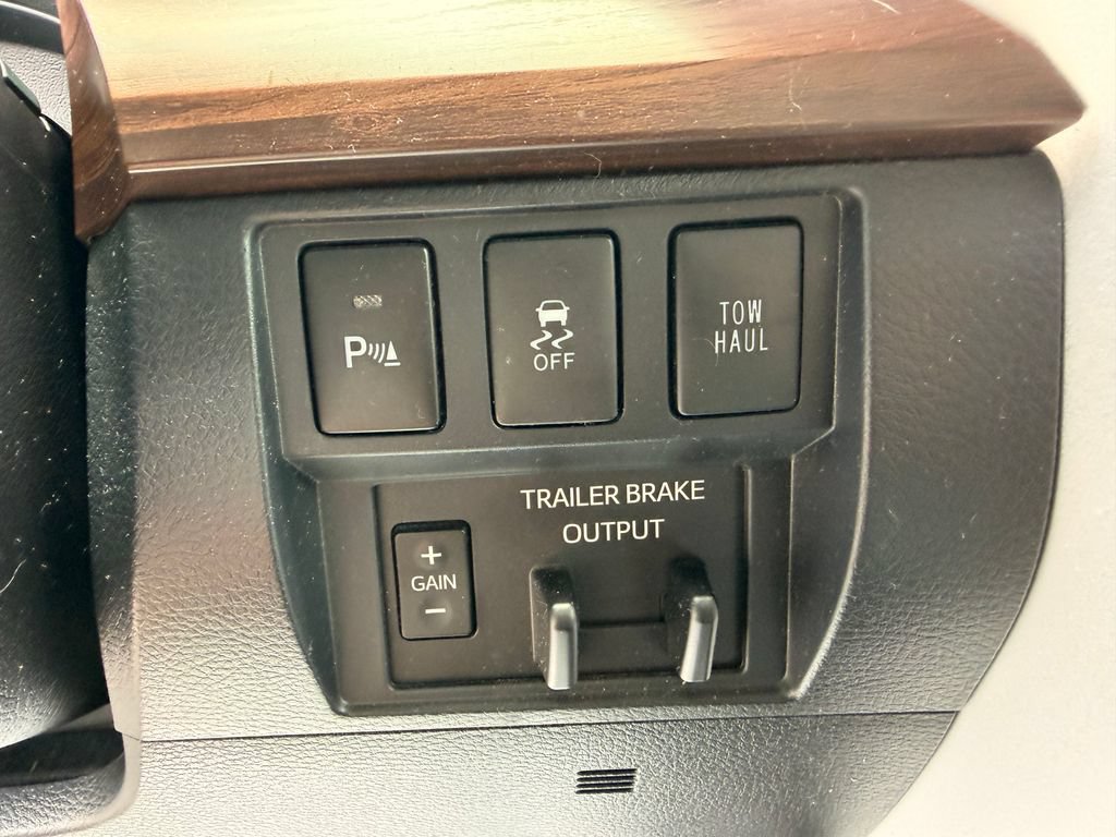 Used 2018 Toyota Tundra Limited w/ Limited Premium Package AWD/4WD image 35