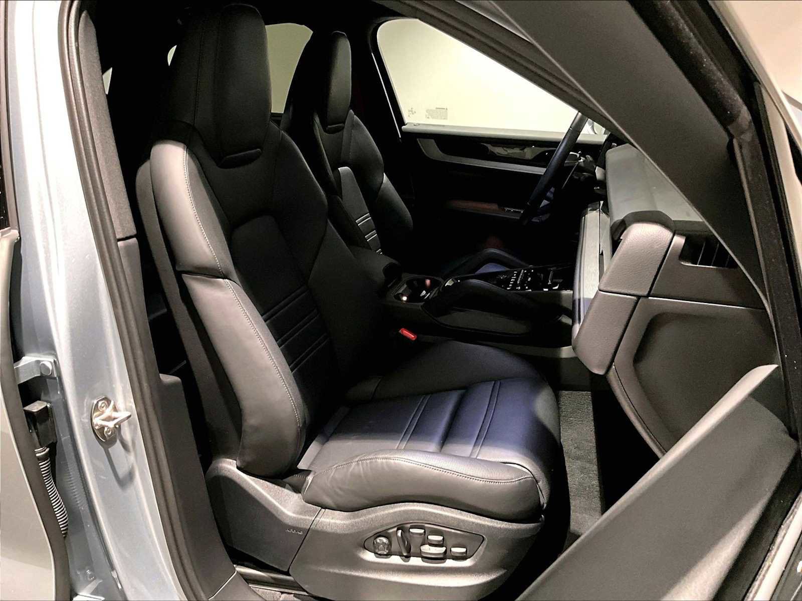 Used 2025 Porsche Cayenne S image 22