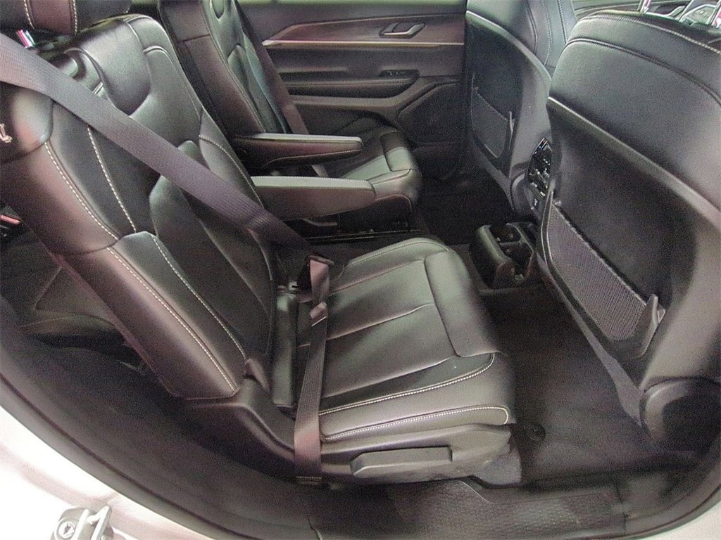 Used 2024 Jeep Grand Cherokee L Limited image 29