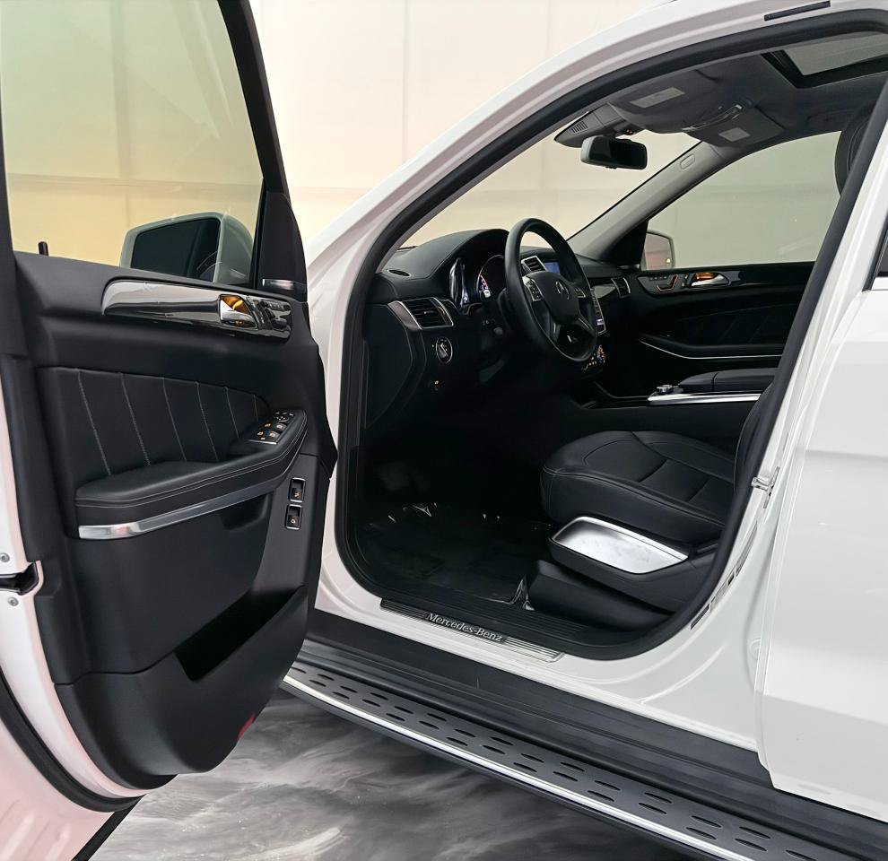 Used 2015 Mercedes-Benz GL 550 4MATIC w/ Driver Assistance Package image 16