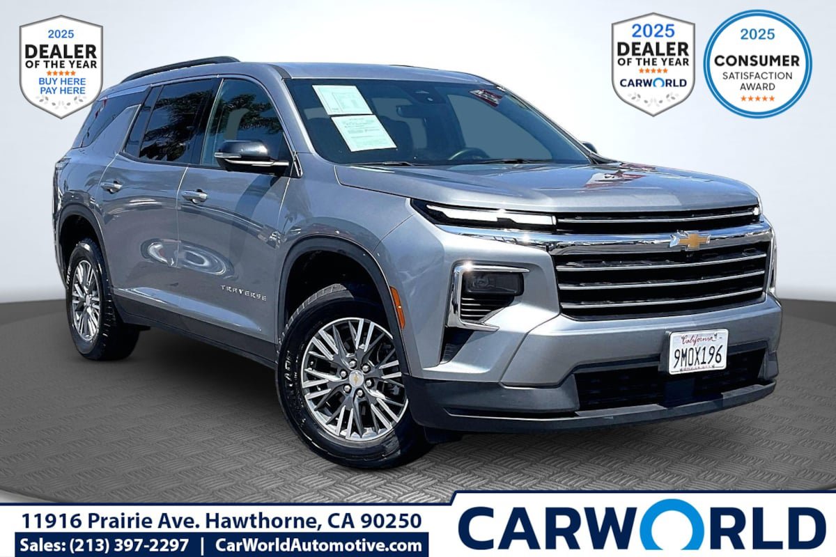Used 2024 Chevrolet Traverse LT FWD image 1
