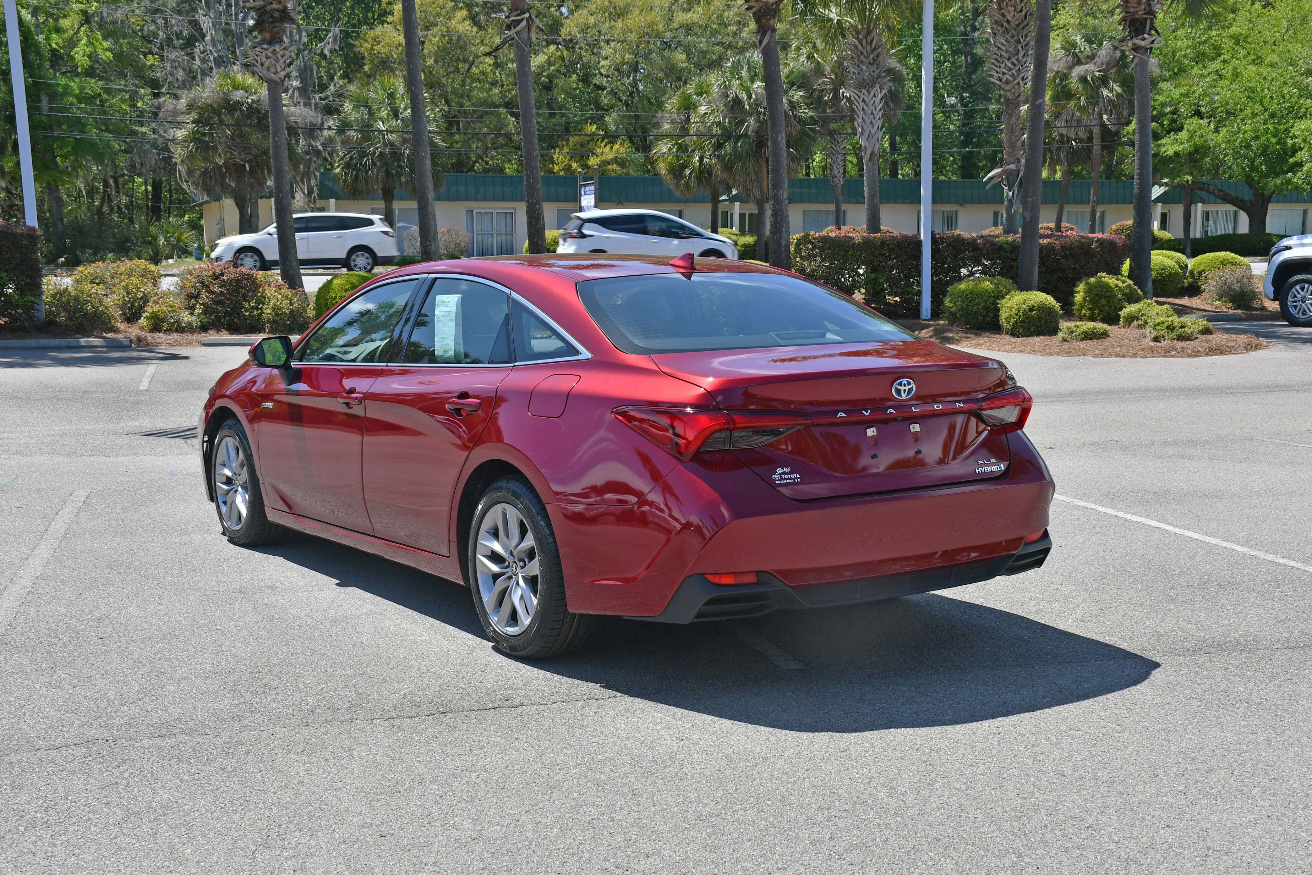 Certified 2021 Toyota Avalon XLE w/ Moonroof Package image 4
