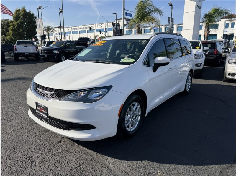 Used 2021 Chrysler Voyager Lxi image 3