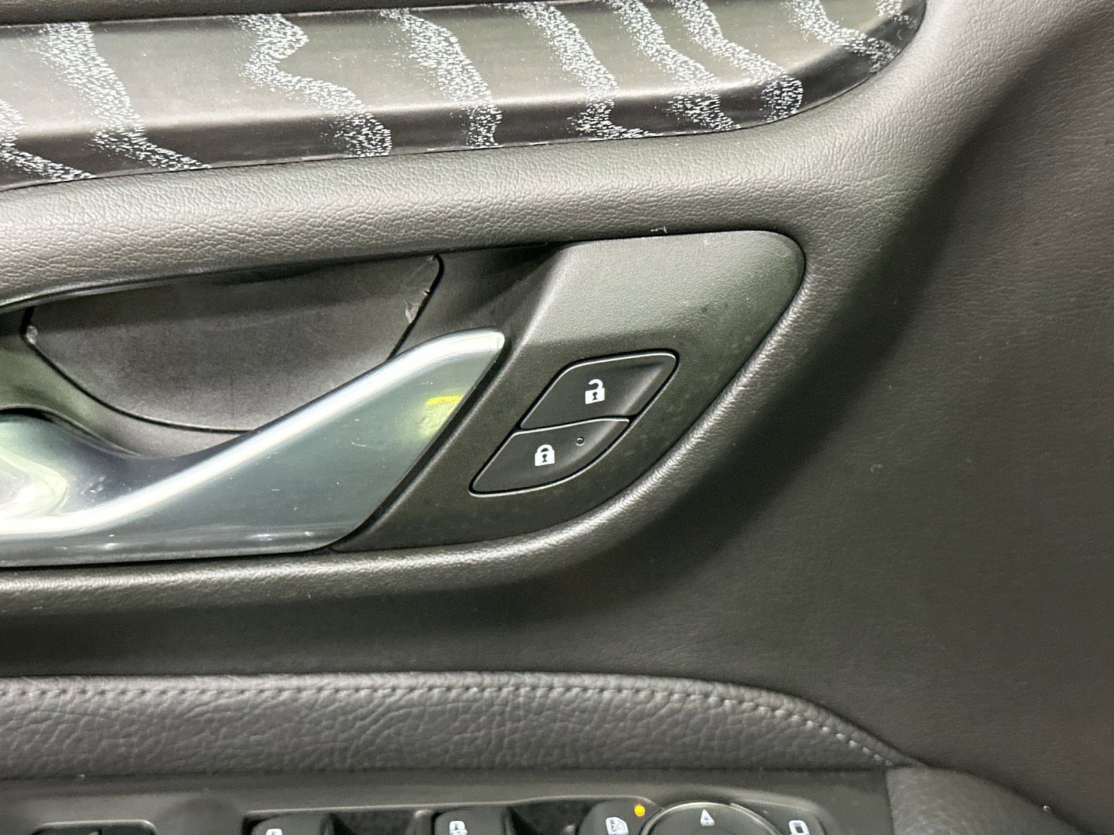 Used 2023 GMC Yukon Denali image 17