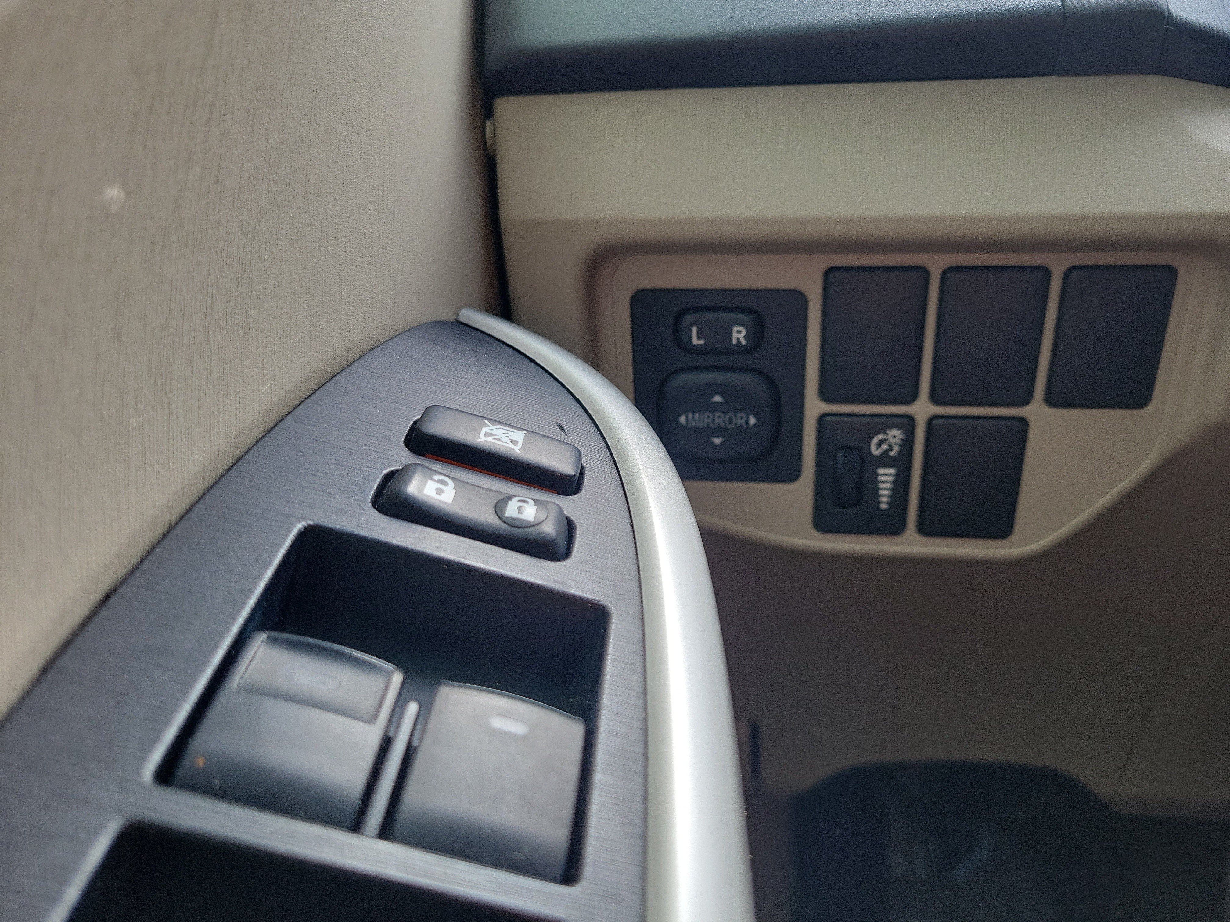 Used 2015 Toyota Prius Four FWD image 28